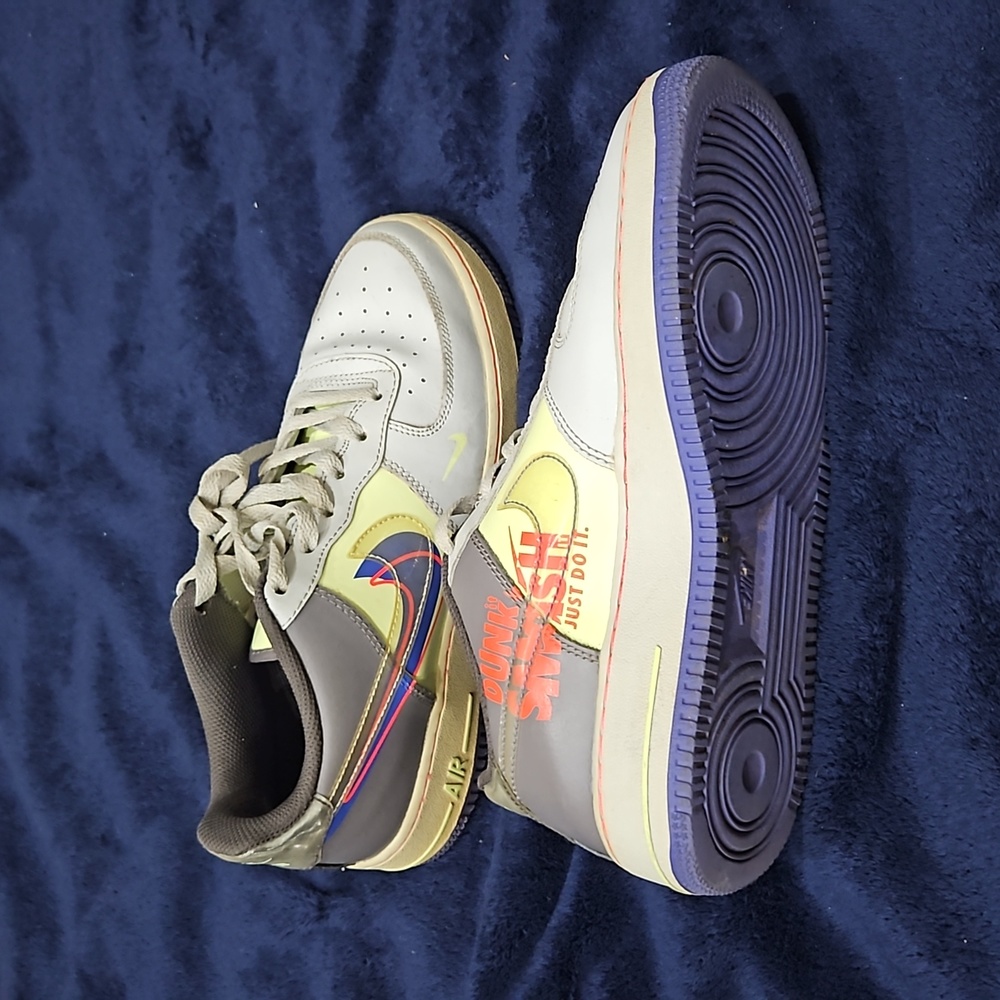 Sneakers - Picture 2 of 2
